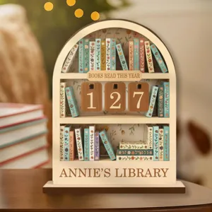 Libreria in miniatura in legno per tracciamento letture con decoro floreale e contatore.