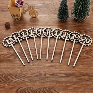 Bastoncini di numeri per tavoli da matrimonio in legno intagliato per decorazione feste.