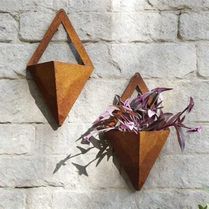 Rostige Metall Wandbehang Pflanzer Set, geometrische Diamant Blumentöpfe für Gartendeko.
