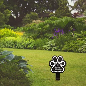 Perro mascota placa conmemorativa huella pata jardín patio césped recuerdo decoración
