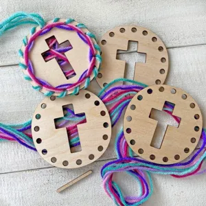 Set de manualidades DIY con tablero de tejido de hilo de cruz de Pascua de madera.