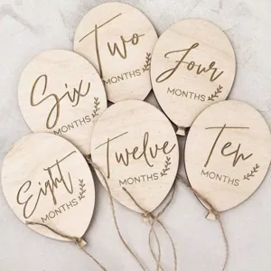 Wooden baby monthly milestone signs set, balloon shaped photo props for newborn tracking.
