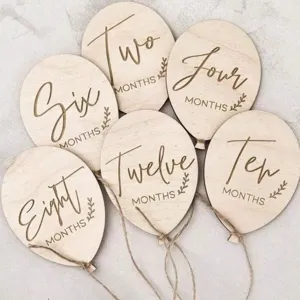 Natural wooden baby monthly milestone discs balloon shaped newborn baby photography props.