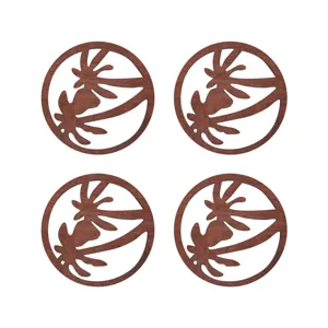 Houten ronde onderzetter met hol palmboom ontwerp, warmte-isolatiekussen, gedetailleerd.