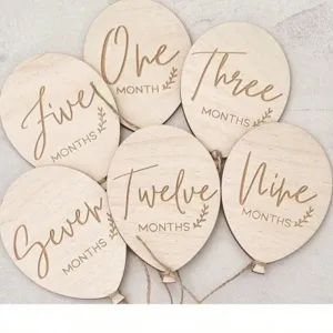 Wooden baby monthly milestone signs balloon photo props newborn photography disc set decor