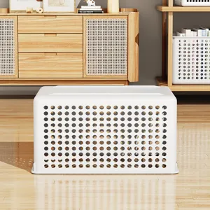 Boîte de rangement en plastique blanc avec trous, idéale pour l'organisation maison.