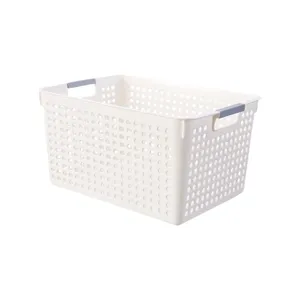 Panier de rangement en plastique ajouré avec poignées pour organiser la maison et le bureau.