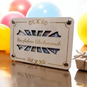 Vista detallada de caja de regalo de madera, sobre creativo para dinero decoración de fiesta.