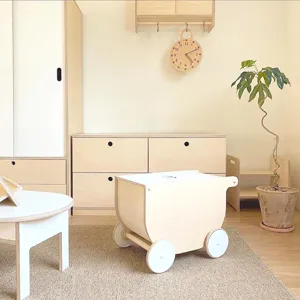 Minimalistische Holzuhr fuer Kinderzimmer, leise runde dekorative Wanduhr zu Hause.
