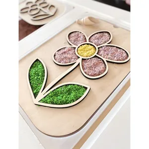 Set de bandeja sensorial de madera con forma de flor, arroz de colores y cuchara decorativa