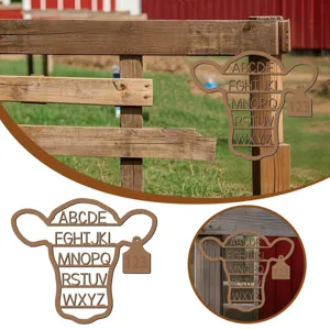 Houten boerderij koe letter hangend bord, rustieke muurdecoratie met alfabet tag.