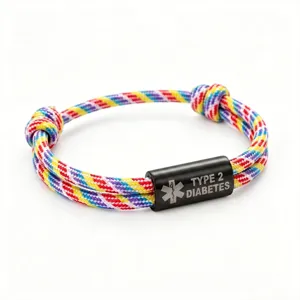 Bracelet paracorde coloré fait main avec tube en acier gravé d'alerte médicale pour un usage quotidien.