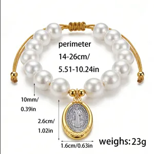 Bracelet perles medaille Saint Benoit cordon dore reglage bijoux mode religieux detail