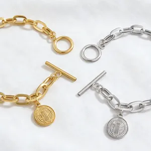 Bracelets chaîne en acier inoxydable avec médaille Saint-Benoît et fermoir OT rétro.