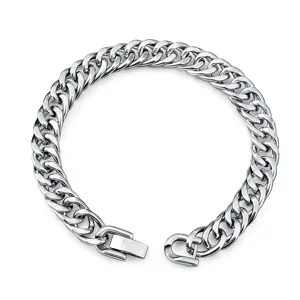 Detailansicht eines silbernen Edelstahl Panzerarmbands im Punk Hip Hop Stil für Männer.