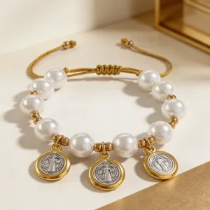 Bracelet Vintage en Alliage Perles Artificielles Médaille San Benito Or Perlé Cordon Réglable Chaîne de Poignet Bijoux Femme