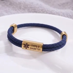 Bracciale di allerta medica in corda blu intrecciata con tubo in acciaio inox inciso.