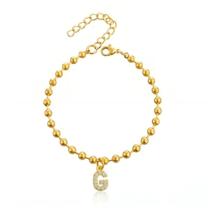 Bracciale di perline dorate con ciondolo lettera G in strass scintillanti,bijou chic.