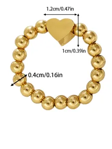 Anello elastico perle oro acciaio inossidabile con ciondolo cuore vista dettagliata donna