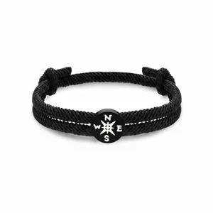 Schwarzes geflochtenes Seilarmband mit rundem Kompass Metallanhänger für den Alltag.