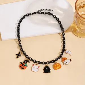 Collier chaîne noir d'Halloween avec de mignons pendentifs citrouille, fantôme et chauve-souris.