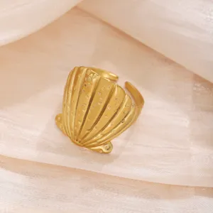 Eleganter vergoldeter Muschel Ring aus Edelstahl, verstellbare offene Passform Damen.