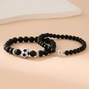 Set braccialetti uomo in perle nere opache con ciondoli a forma di calcio e lettera S