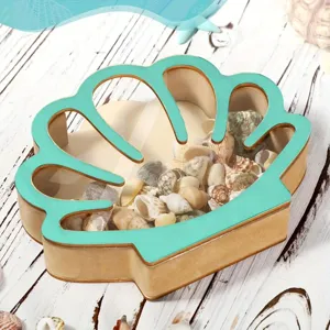 Scatola portaoggetti in legno a conchiglia con bordo turchese, decorazione da spiaggia ideale.