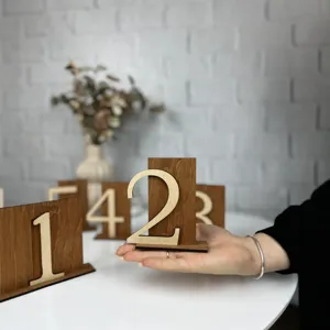 Hölzernes Tischnummernschild Lindenholz Desktop Ornament Tischdekoration Für Hochzeitsfeier Restaurant Heimdekoration