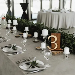 Holz Tischnummer Schild mit Baumscheibe Basis für Hochzeit Event Party Dekoration Display.