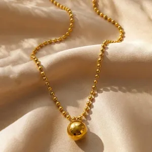 Elegante 18K vergoldete Kugelanhänger Halskette mit schicker Perlenkette für Damen Schmuck.