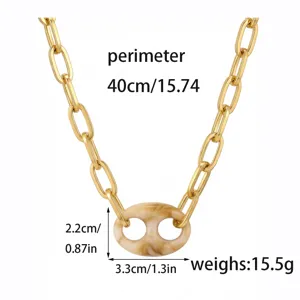 Collar de cadena gruesa dorada con colgante de grano de café, cadena clavicular.