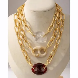 Collar de cadena de oro gruesa en capas con colgantes de resina elegantes, joyería de clavícula.