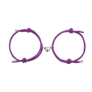Minimalistische paarse geweven koppels armbanden met magnetische hartbedel voor geliefden.