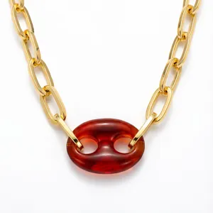 Collar de cadena de oro grueso de moda con colgante ovalado rojo oscuro para mujeres elegante.