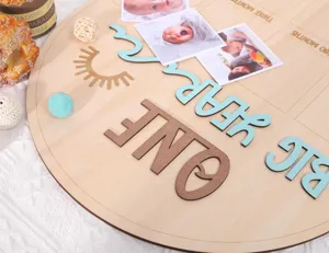 Tableau photo jalon bebe en bois premiere annee decoration fete anniversaire detail