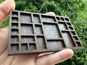 Miniature etagere deco bois casier rangement detail pour collection de cristaux et pierres.