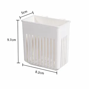 Panier hydroponique suspendu en plastique blanc, vue de détail avec dimensions et fentes.