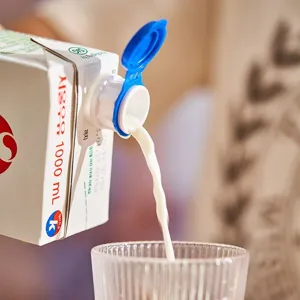 Plastic milk carton pouring clip sealing cap reusable beverage dispenser tool for kitchen