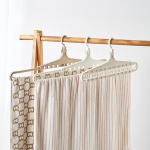 Extendable clothes hanger with adjustable length, non-slip design for drying towels and sheets.