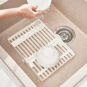 Escurridor de platos plegable de plástico organizador de fregadero para tazones y tazas.