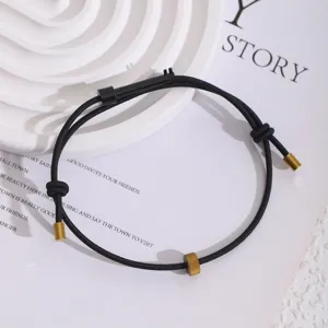 Detailansicht eines einfachen Wolframcarbid Zahnseil Armbands, verstellbarer Schmuck.