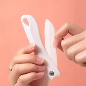 Coltello da frutta in ceramica pieghevole portatile, pelapatate bianco per uso quotidiano.