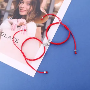 Bellissimi bracciali di coppia in corda rossa intrecciata a mano con cuore magnetico.