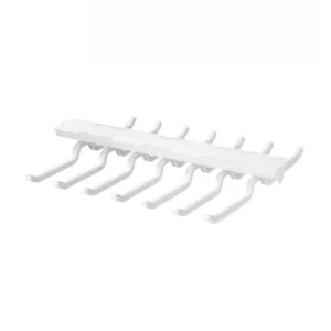 Witte uittrekbare kastorganizer hanger met meerdere haken voor ondergoed en bh's.