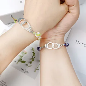 Bracelets de couple menottes aimantées corde tressée style minimaliste pour amoureux.