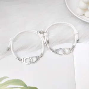 Paire de bracelets tressés en corde avec menottes magnétiques pour couple élégant