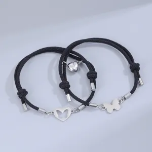 Pulsera trenzada de acero inoxidable para parejas con corazón magnético y dijes de mariposa.