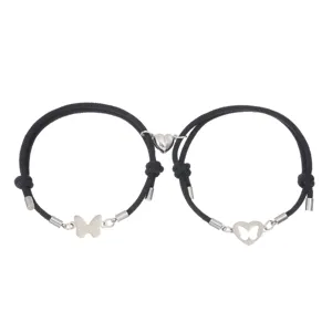 Pulseras trenzadas negras magnéticas para parejas con dijes de mariposa y corazón.