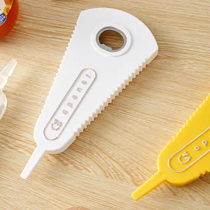 Multifunktionaler Glas- und Flaschenöffner, ergonomisches Design für müheloses Öffnen.